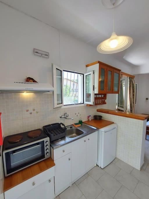 Villa Eleni อากิออส กอร์ดิออส ภายนอก รูปภาพ